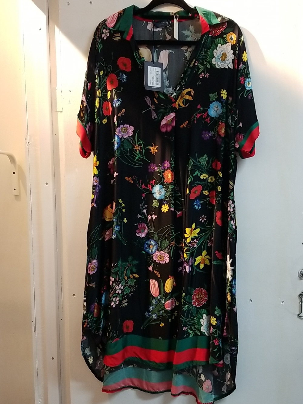 Floral Print Short Sleeve V-Neck Dress in Black